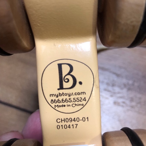 Wooden pig pull toy. - Picture 3 of 4